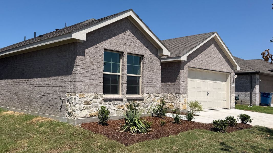Exterior details and patio area of a home in Riverfield, Josephine (Image 3).