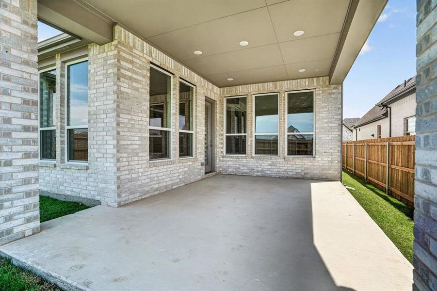 Exterior details and patio area of a home in Tavolo Park, Fort Worth (Image 2).