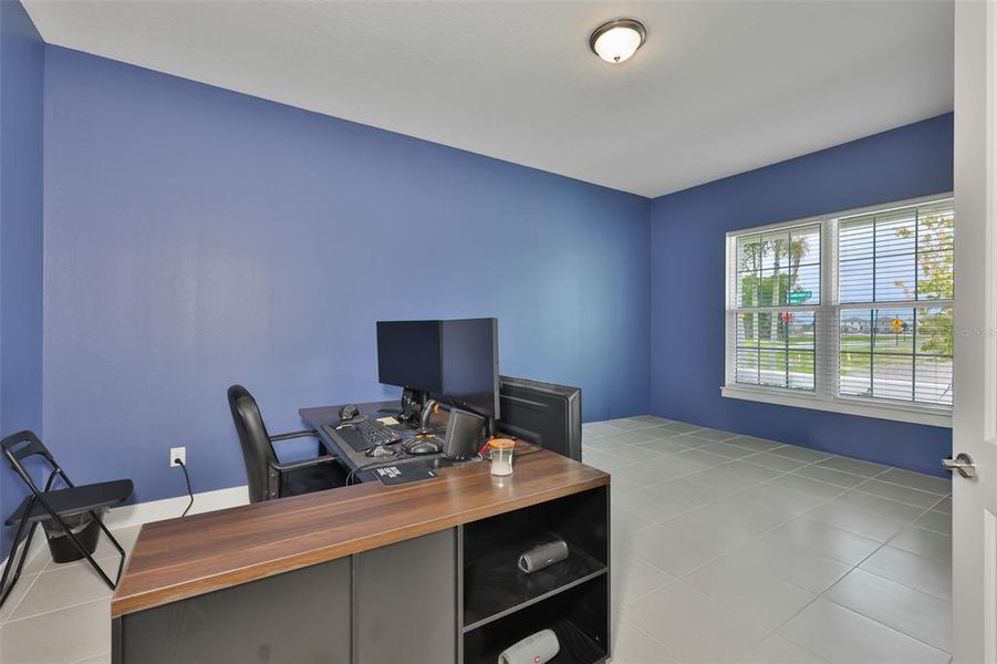 Furnished interior view inside a new home in , Apollo Beach (Image 39).