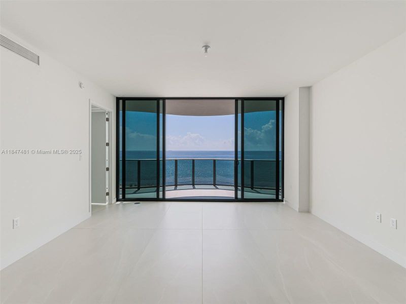 Spacious, unfurnished interior of a new home in Casamar, Pompano Beach (Image 49). Spacious, unfurnished interior of a new home in Casamar, Pompano Beach (Image 49).