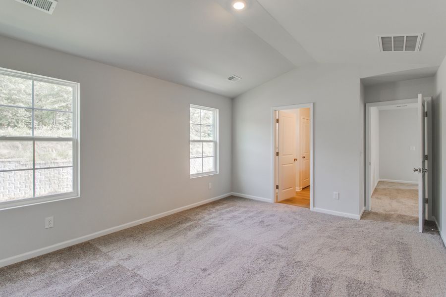 Spacious, unfurnished interior of a new home in Bluefield, Lexington (Image 26).