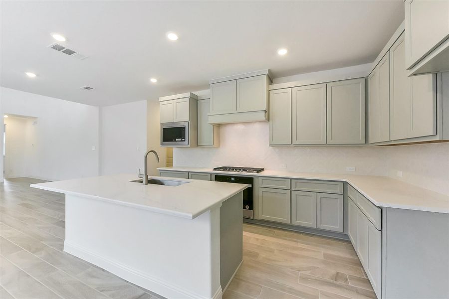 Furnished interior view inside a new home in Evergreen 40', Conroe (Image 3). Furnished interior view inside a new home in Evergreen 40', Conroe (Image 3).