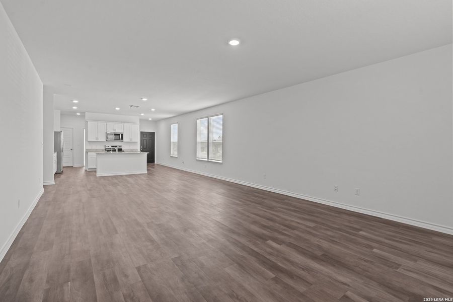 Spacious, unfurnished interior of a new home in Horizon Ridge, San Antonio (Image 24).