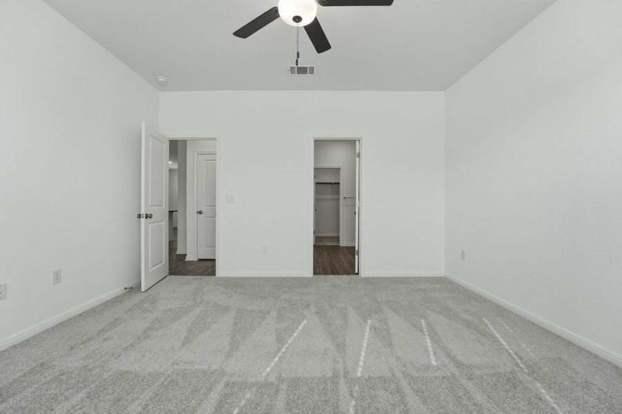 Spacious, unfurnished interior of a new home in Longview, Del Valle (Image 14).