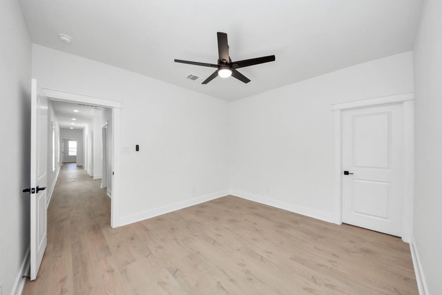 Spacious, unfurnished interior of a new home in , Houston (Image 18).