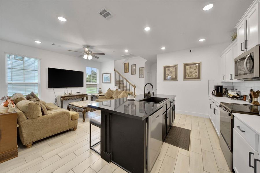 Furnished interior view inside a new home in , Tomball (Image 13).