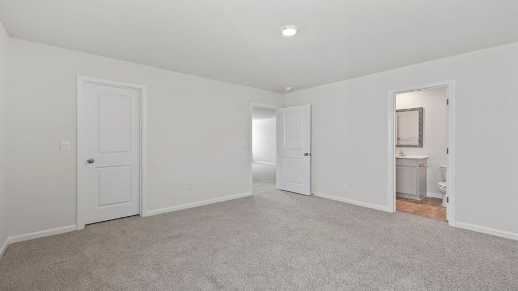 Spacious, unfurnished interior of a new home in Durbin Meadows Traditions, Fountain Inn (Image 31).