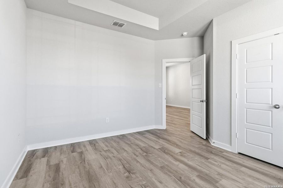 Spacious, unfurnished interior of a new home in Lonesome Dove, San Antonio (Image 23).
