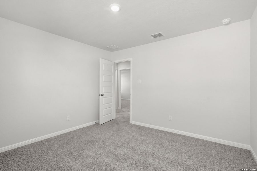 Spacious, unfurnished interior of a new home in Cinco Lakes, San Antonio (Image 24).