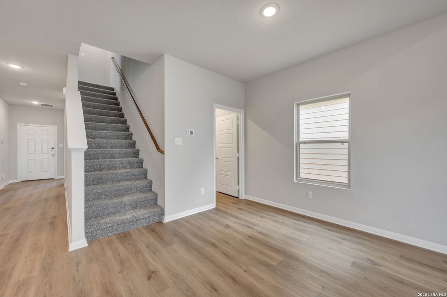 Spacious, unfurnished interior of a new home in Hunters Ranch, San Antonio (Image 34).