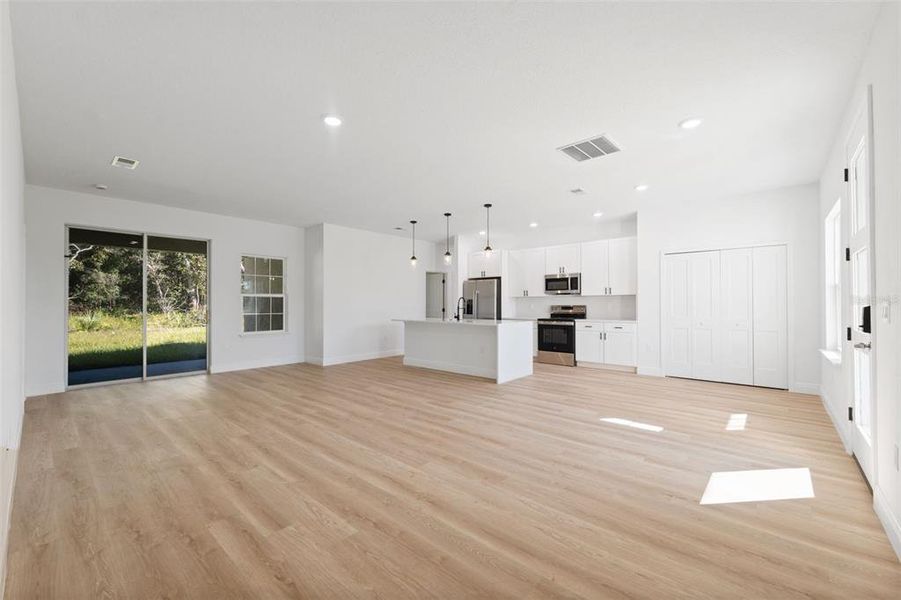 Spacious, unfurnished interior of a new home in , Ocala (Image 16).