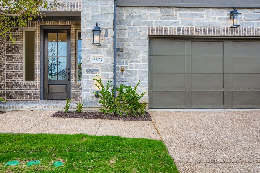 3529 Kings - Front Entryway 3529 Kings - Front Entryway