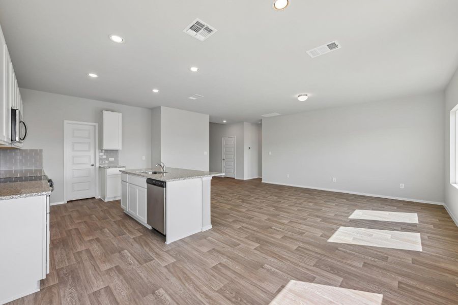 Spacious, unfurnished interior of a new home in Edgebrooke, Pflugerville (Image 22). Spacious, unfurnished interior of a new home in Edgebrooke, Pflugerville (Image 22).