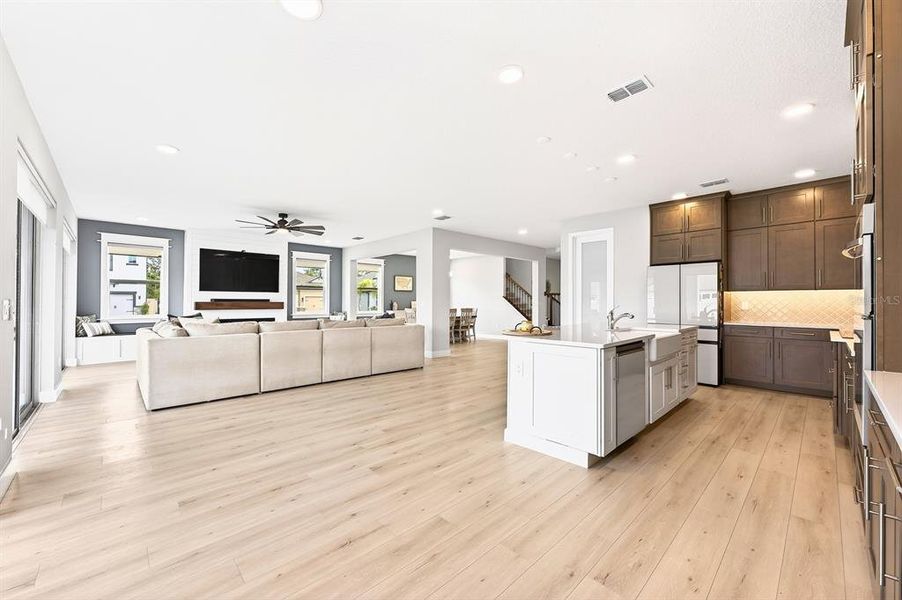 Furnished interior view inside a new home in , Oviedo (Image 10).