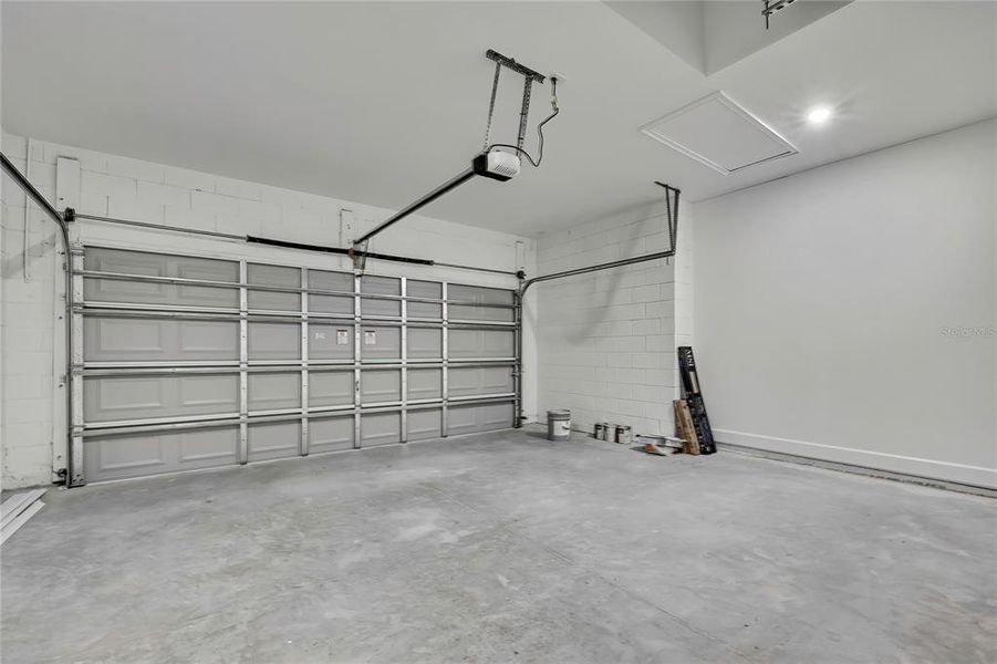 Spacious, unfurnished interior of a new home in , Weeki Wachee (Image 31).