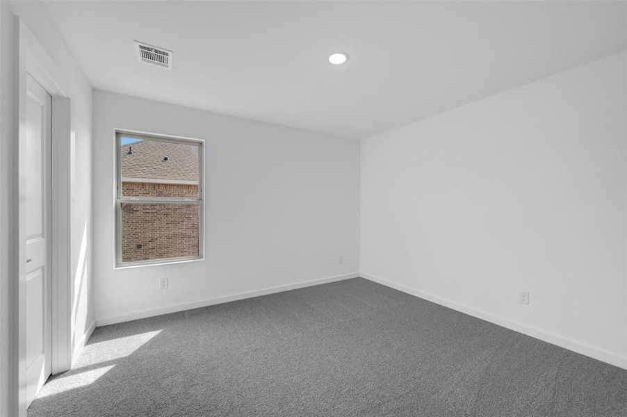 Spacious, unfurnished interior of a new home in Rolling Ridge, Van Alstyne (Image 28).