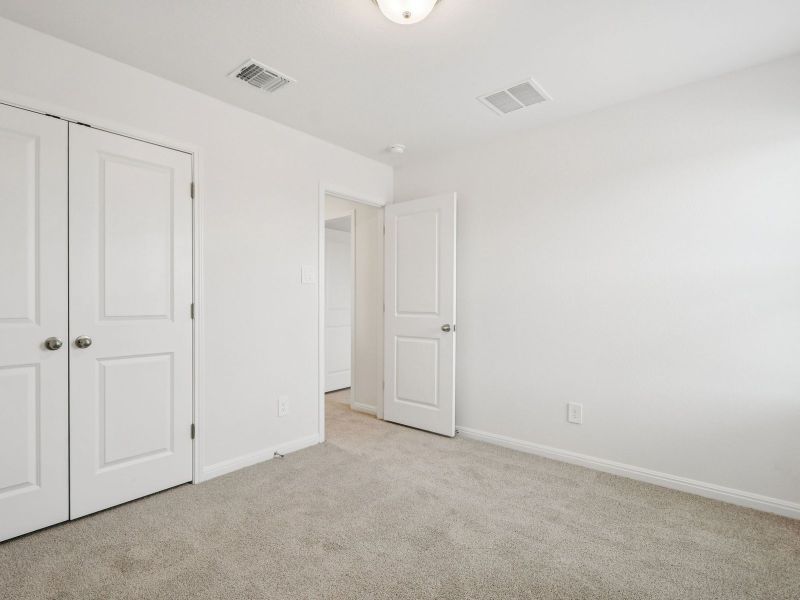 Spacious, unfurnished interior of a new home in Riverbend at Double Eagle - Reserve Collection, Cedar Creek (Image 14).