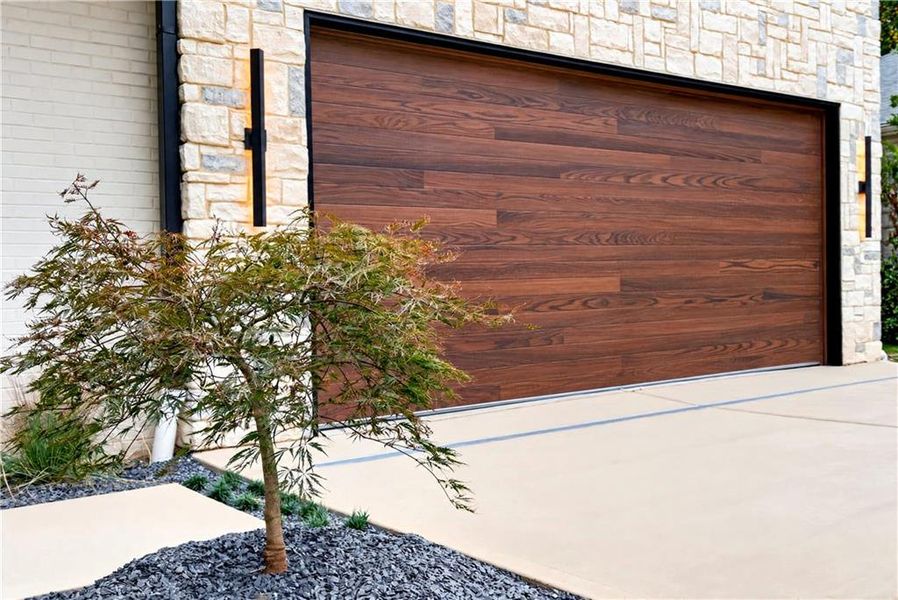 Exterior details and patio area of a home in , Dunwoody (Image 30).