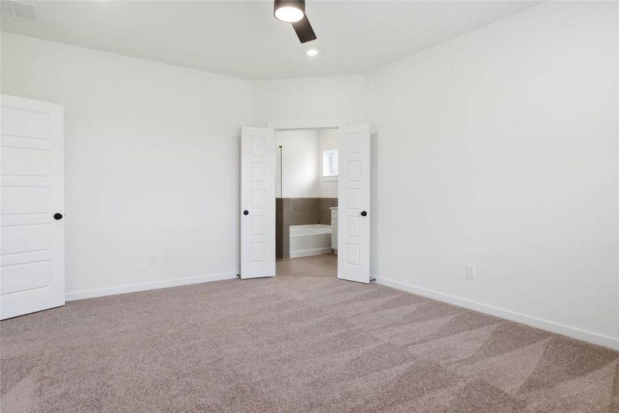 Spacious, unfurnished interior of a new home in Foxtail Palms, Manvel (Image 32).