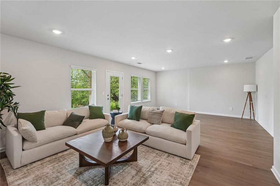 Furnished interior view inside a new home in Ivey Township, Dallas (Image 20).