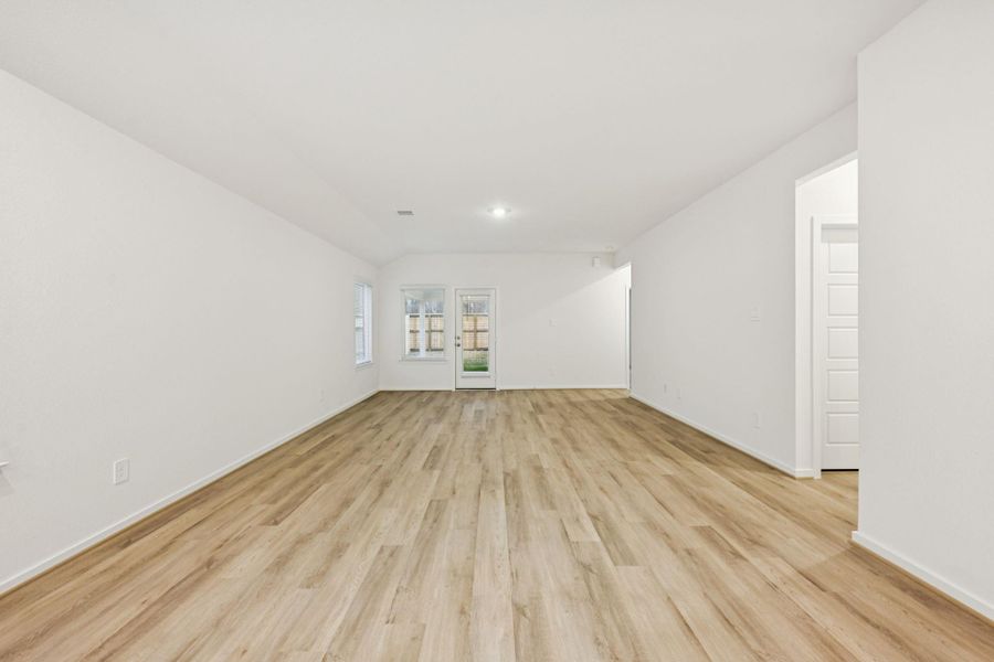 Spacious, unfurnished interior of a new home in , Conroe (Image 16).