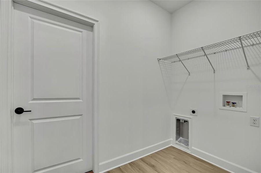 Spacious, unfurnished interior of a new home in , Weeki Wachee (Image 50).
