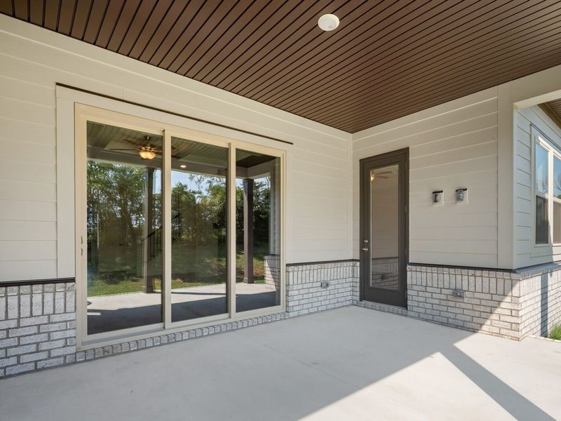 Exterior details and patio area of a home in Shelton Square, Murfreesboro (Image 31).