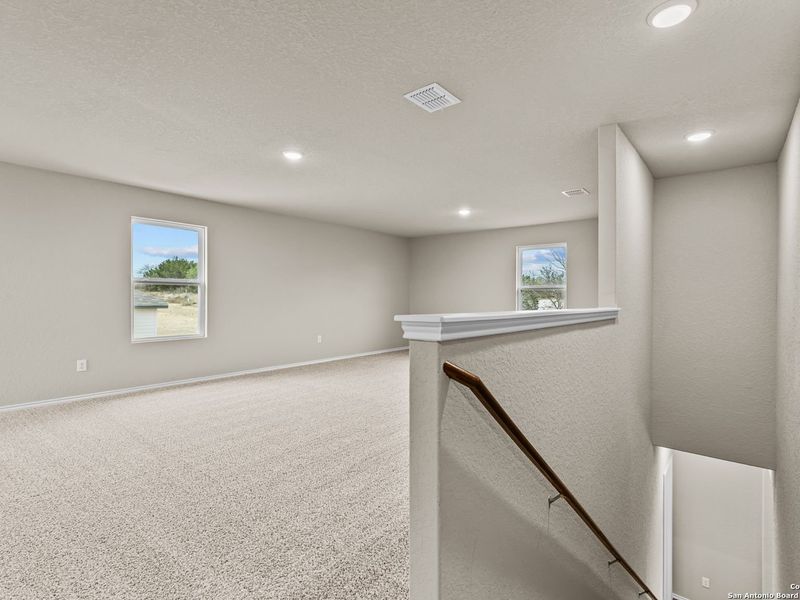 Spacious, unfurnished interior of a new home in Royal Crest, San Antonio (Image 30).