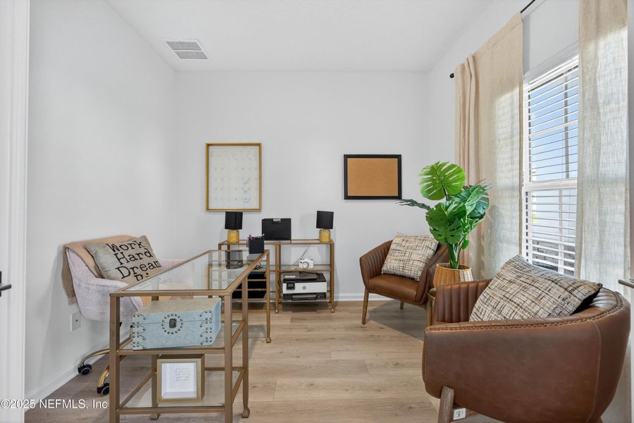 Furnished interior view inside a new home in , Middleburg (Image 33).