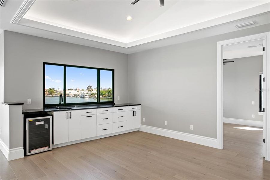 3rd level family room wet bar