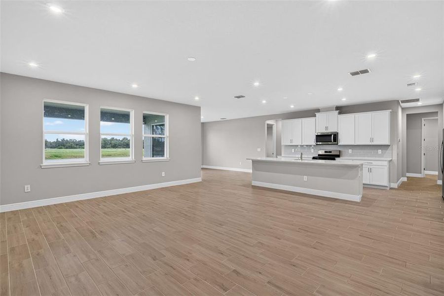 Spacious, unfurnished interior of a new home in Crosswind Ranch, Parrish (Image 30). Spacious, unfurnished interior of a new home in Crosswind Ranch, Parrish (Image 30).
