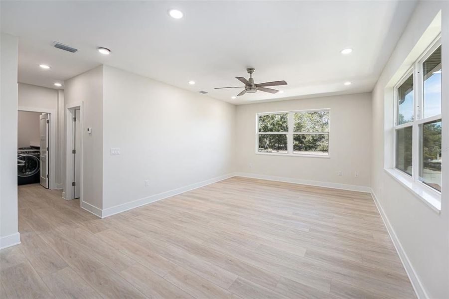 Spacious, unfurnished interior of a new home in , Largo (Image 35).