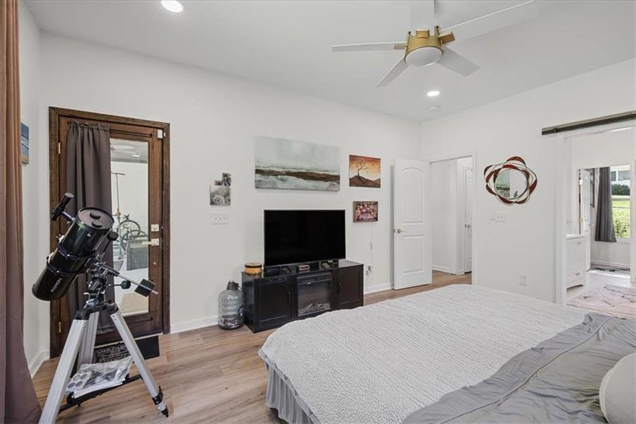 Furnished interior view inside a new home in , Atlanta (Image 10).