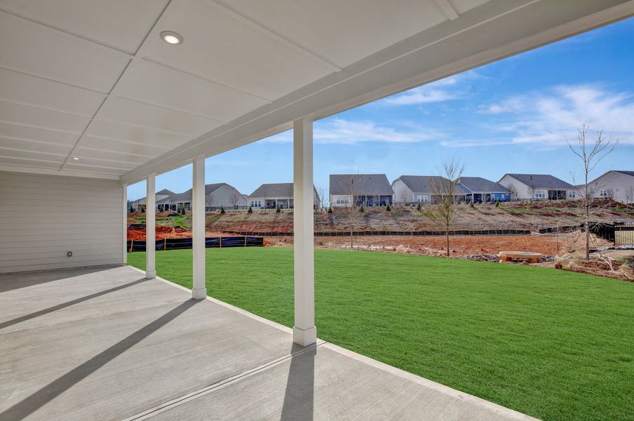 Taylor Model | Back Exterior