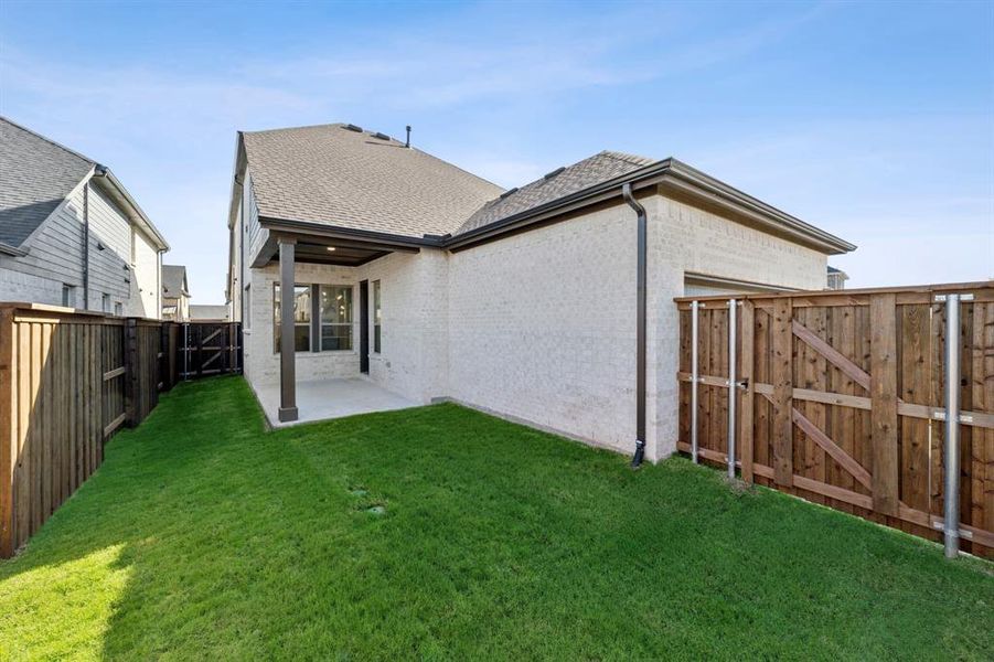 Exterior details and patio area of a home in Mantua Point Gardens, Van Alstyne (Image 3). Exterior details and patio area of a home in Mantua Point Gardens, Van Alstyne (Image 3).