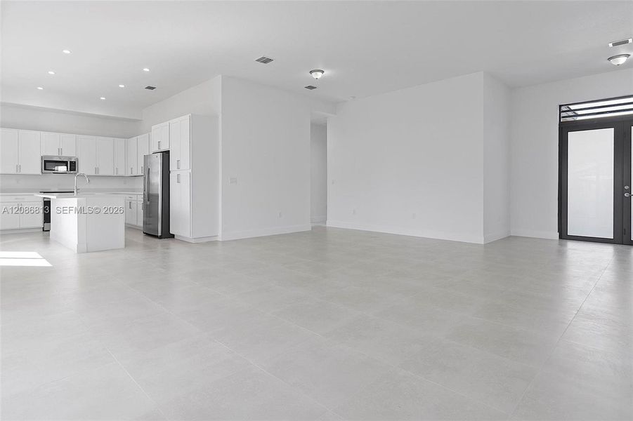 Spacious, unfurnished interior of a new home in , Cutler Bay (Image 44).
