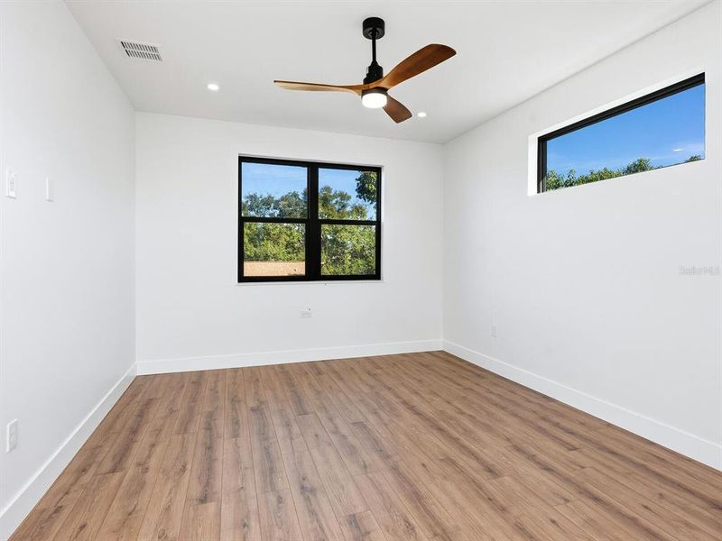 Spacious, unfurnished interior of a new home in , Sarasota (Image 22).