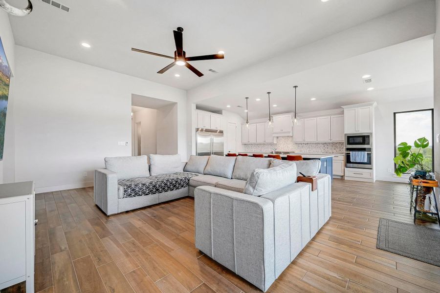 Furnished interior view inside a new home in La Cima 60', San Marcos (Image 17). Furnished interior view inside a new home in La Cima 60', San Marcos (Image 17).