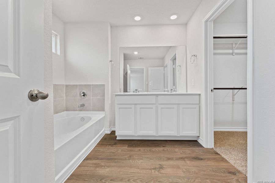 Furnished interior view inside a new home in Steele Creek, Cibolo (Image 7).