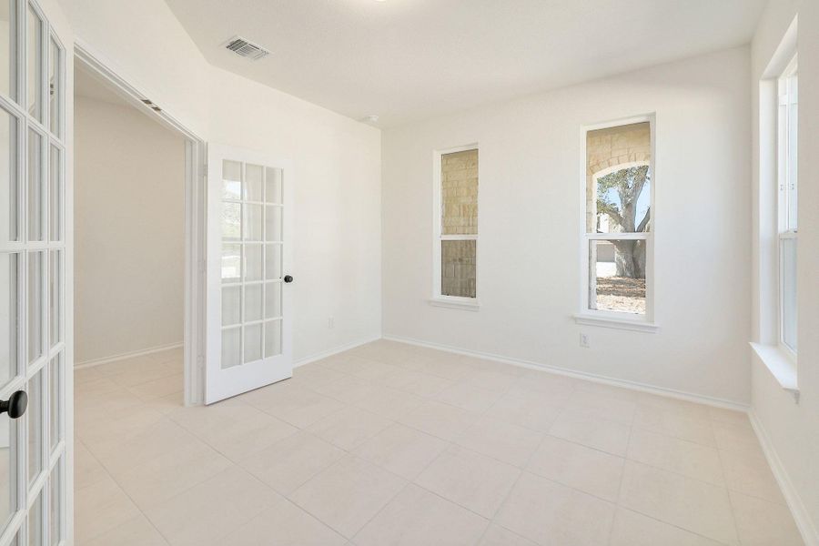 Spacious, unfurnished interior of a new home in River Bluff, Leander (Image 30).