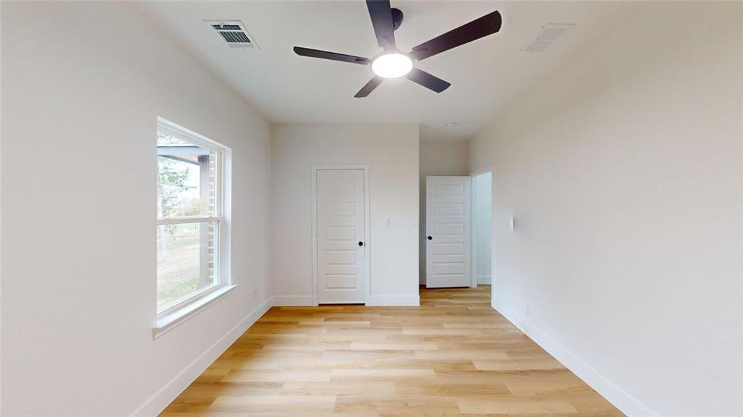 Spacious, unfurnished interior of a new home in , Greenville (Image 27).
