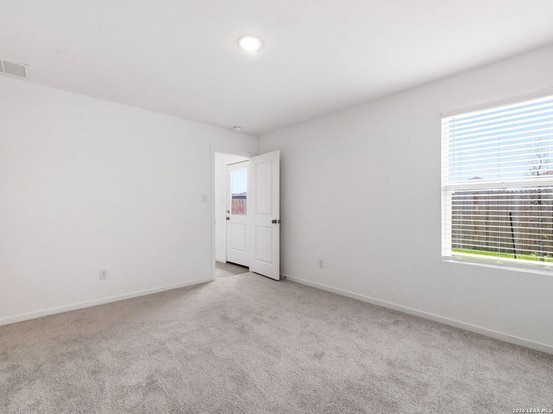 Spacious, unfurnished interior of a new home in Sapphire Grove, San Antonio (Image 23).