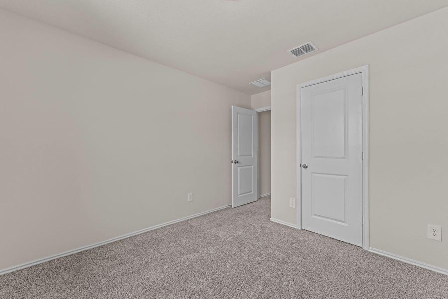 Spacious, unfurnished interior of a new home in Sunset Oaks, Maxwell (Image 28).