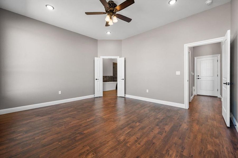 Spacious, unfurnished interior of a new home in , Grandview (Image 24).