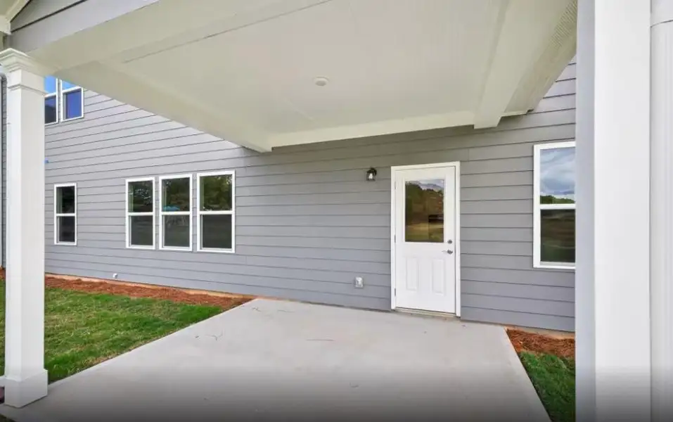 Exterior details and patio area of a home in Hamilton Place, Cartersville (Image 2).