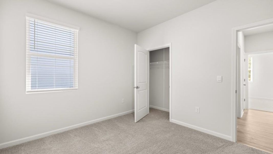 Spacious, unfurnished interior of a new home in Oaks at Cedar Grove, Fairburn (Image 24).