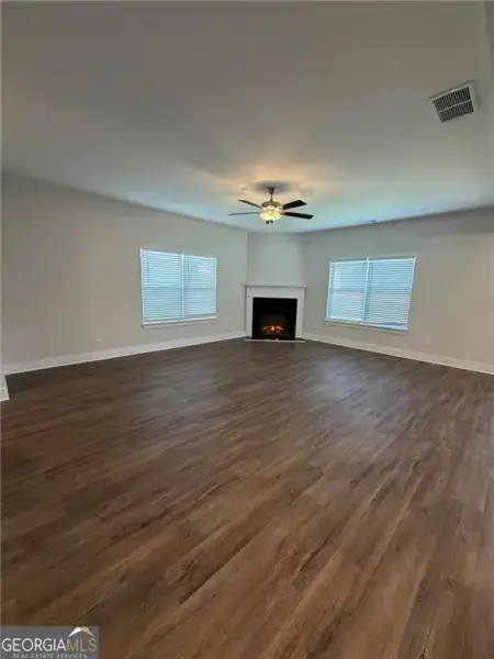 Spacious, unfurnished interior of a new home in , Lovejoy (Image 6).