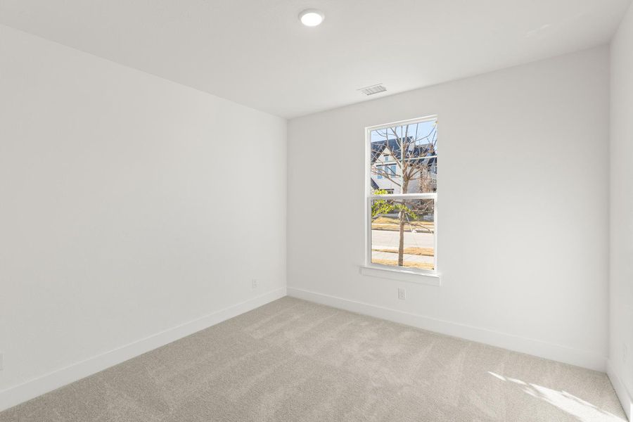 Spacious, unfurnished interior of a new home in Somerset Park, Rockwall (Image 24).