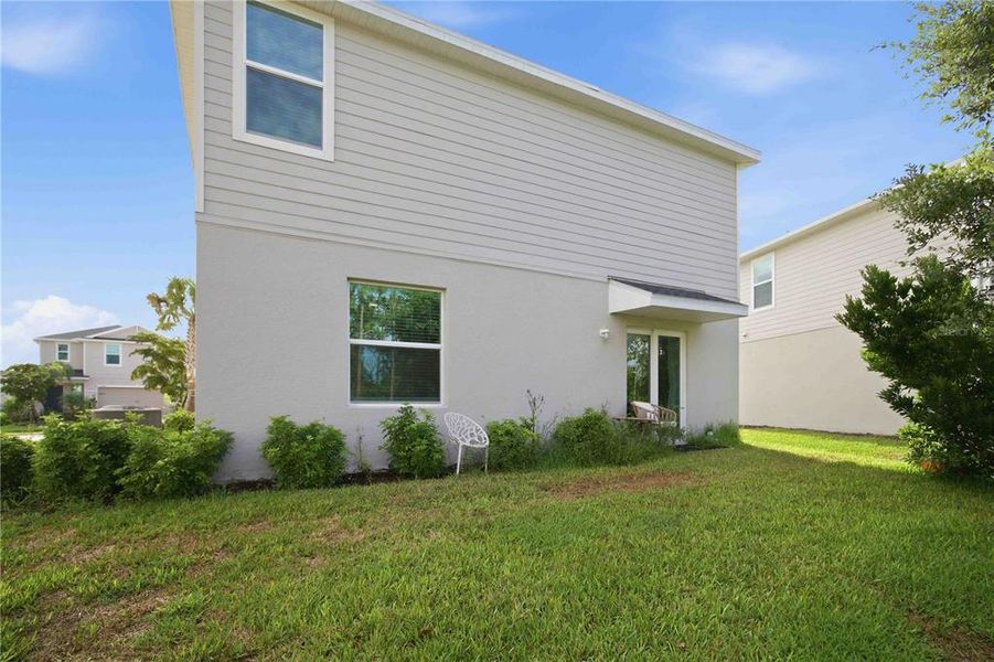 Exterior details and patio area of a home in , Bradenton (Image 24).