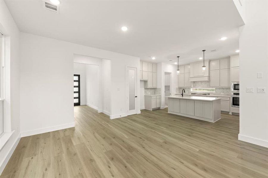 05. 801 Meadow Spring - Dining